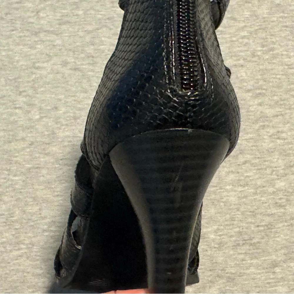 Elegant Black Strappy Heels Simply Vera By Vera Wang Size 9 - Picture 10 of 12